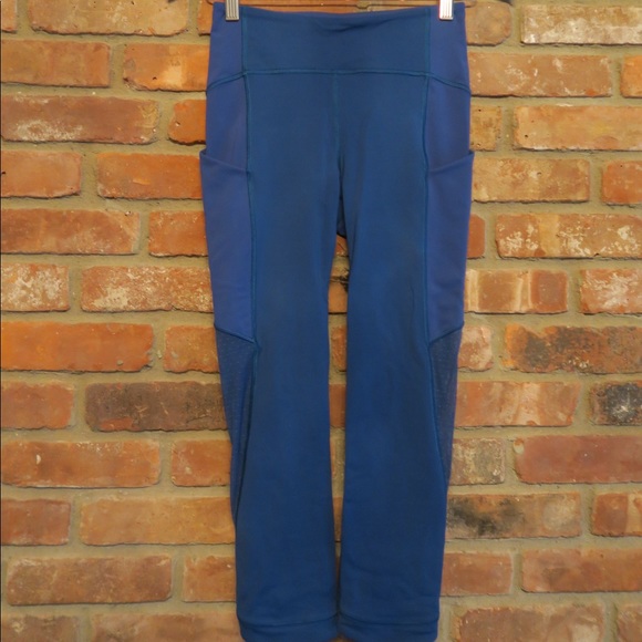 Lululemon Sole Training Crop - EUC/ Like New - Picture 2 of 4